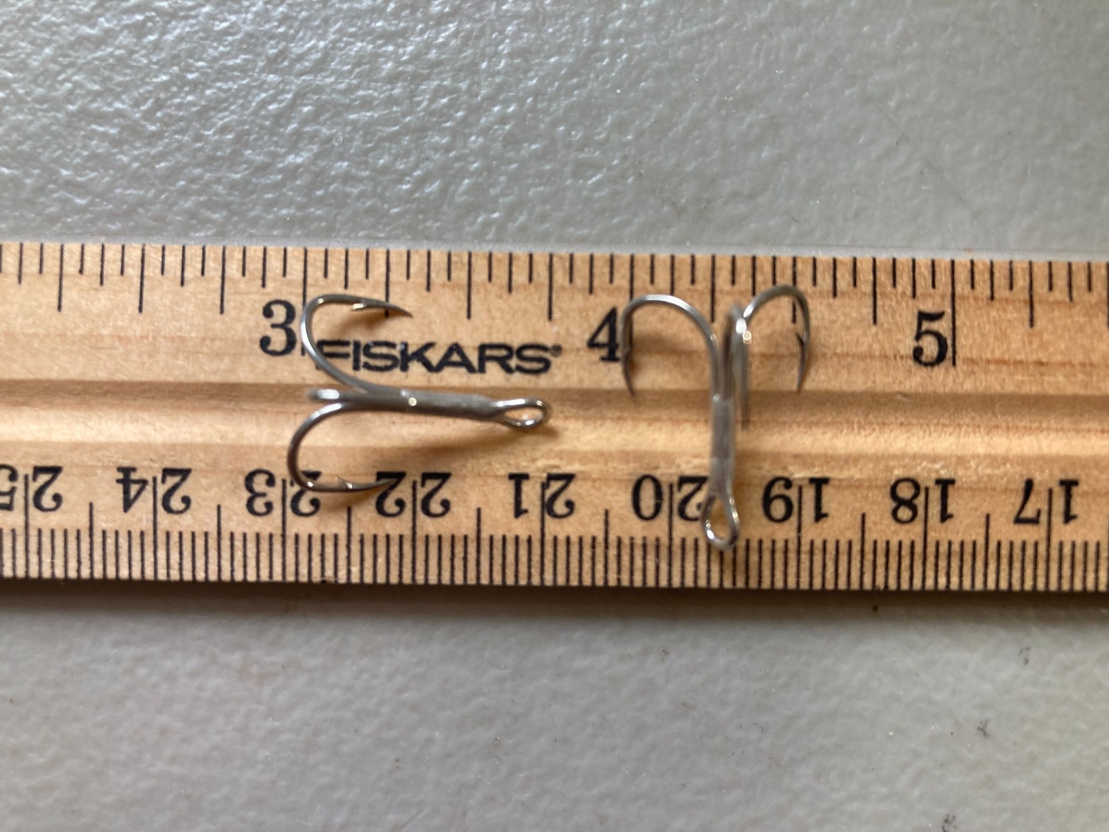 40 Eagle Claw 375m-6   Nickel  Treble Hooks size 6
