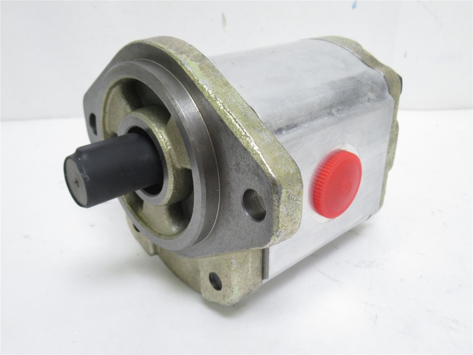 228532 New-No Box; Honor 3GB7U360R Gear Pump 28.53GPM; 2600psi; 60cc; #24SAE In
