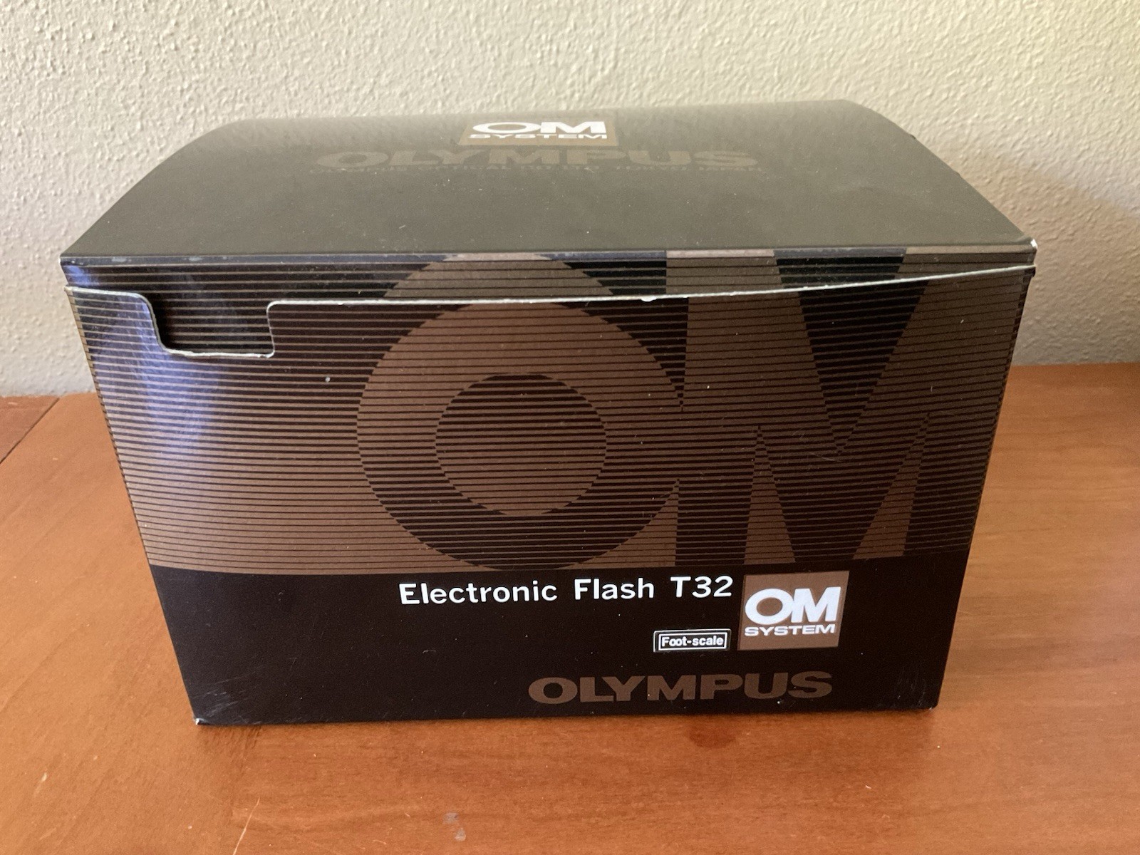 OLYMPUS OM System Electronic Flash Zoom Adapter T 32 - New In Box