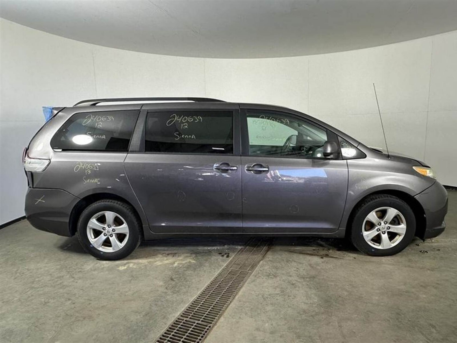 2011-2016 Toyota Sienna Engine Fuse Box