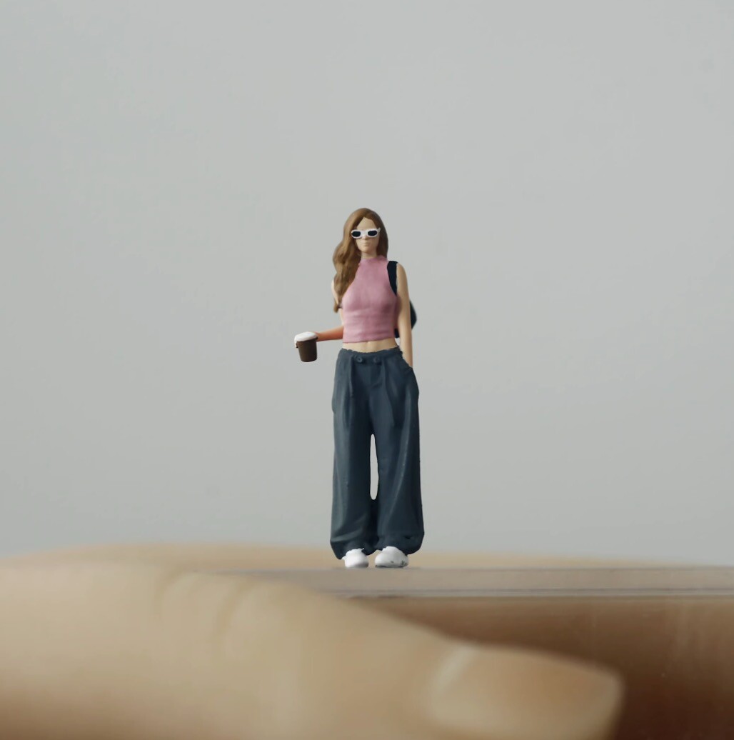 1:64 Painted Figure Model Miniature Resin Diorama Sand Beauty Trendy Girl Lady