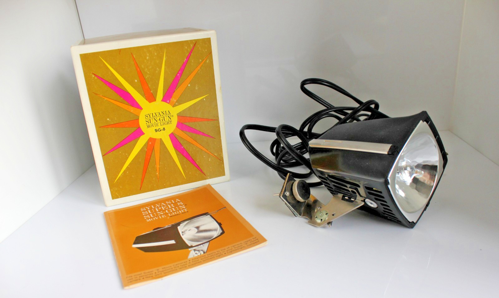 Vintage Sylvania Super 8 Sun-Gun Movie Light Model SG-8 With Box -Manual