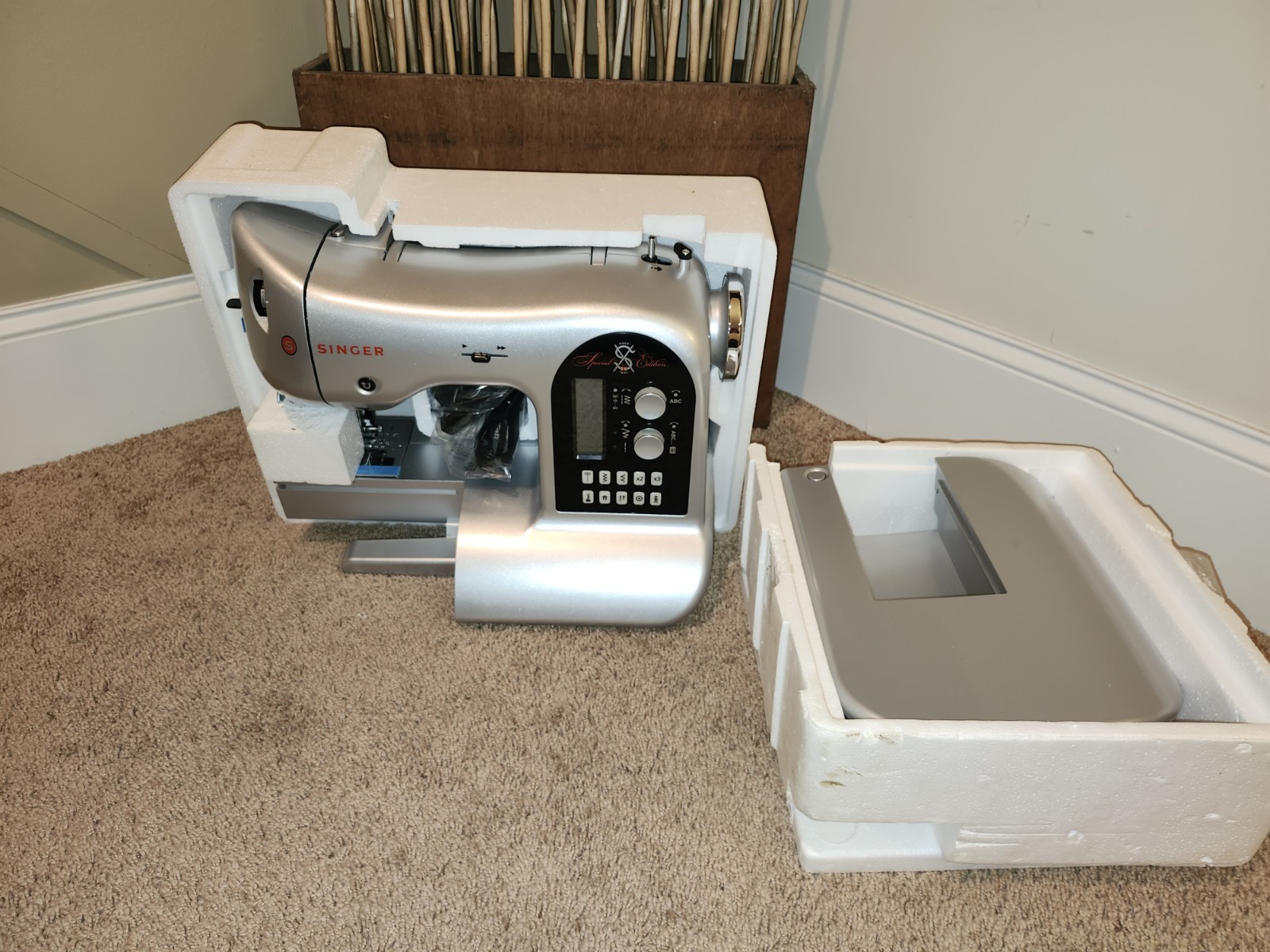 SINGER 90S Special Edition Computerized Portable Sewing Machine w/ LCD Screen