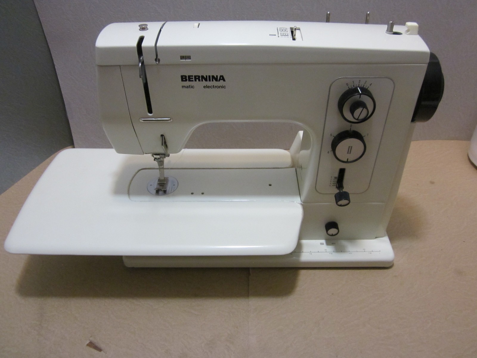 Bernina 801 Sewing Machine ****Pls Read