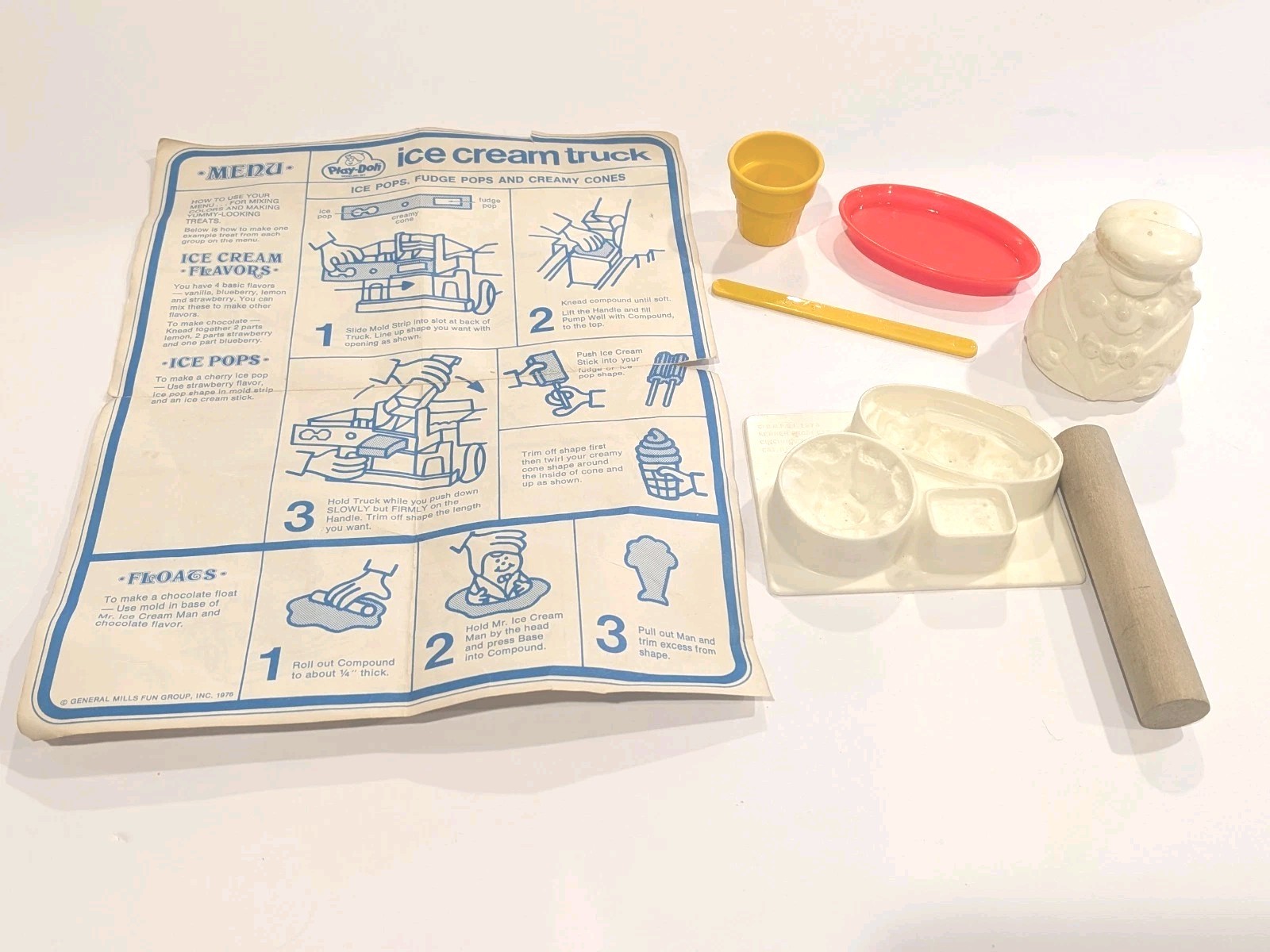 Vtg Play-Doh Ice Cream Truck MR ICE CREAM & Accessories Menu Etc 1975 Kenner