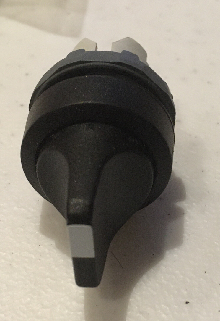 M2SS3-10B ABB NEW Selector Switch 2 POS, Knob, Black, Momentarily