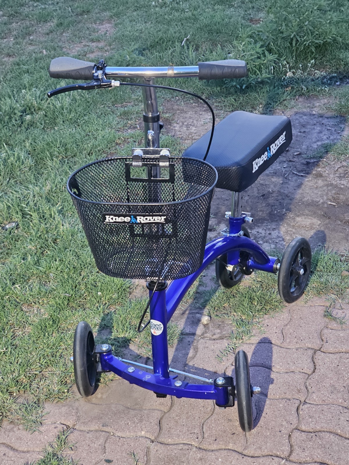 KneeRover foldable knee walker, a mobility device With basket Perfect Condition