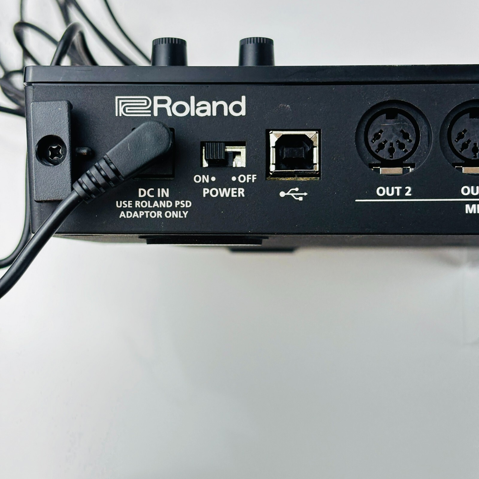 Roland MC-707 Sampler Drum Machine Synthesizer Groovebox Workstation Tested