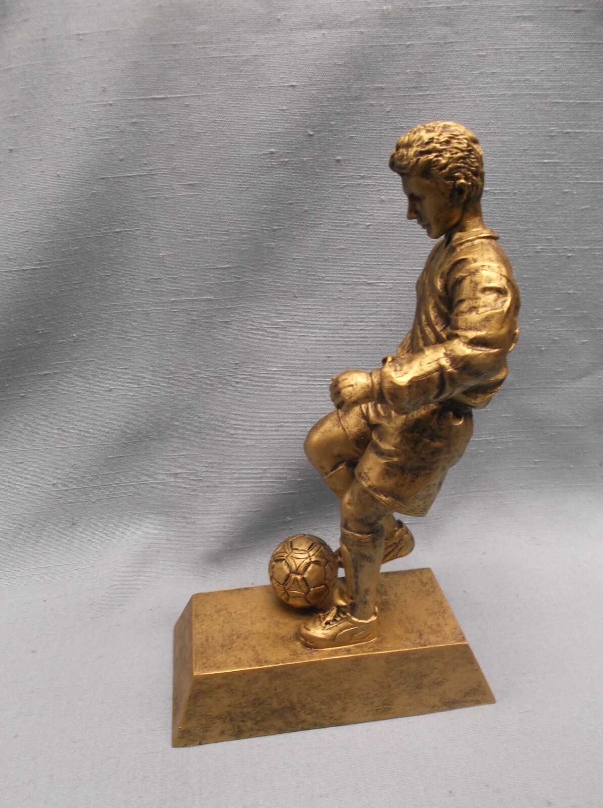 gold male SOCCER dribbler statue award trophy resin PDU 50401-G
