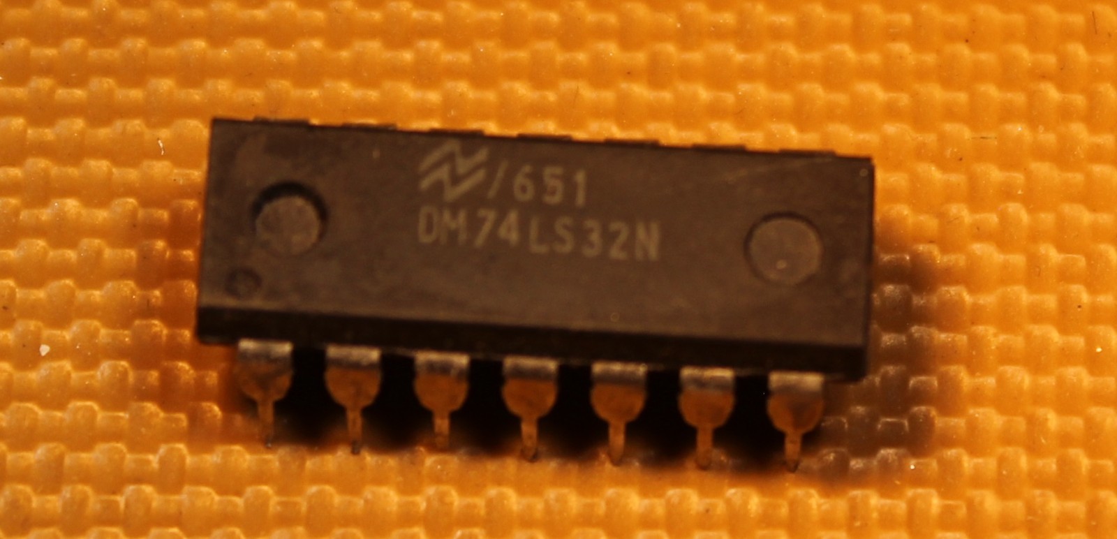 Vintage Integrated Circuit National Semiconductor DM74LS32N