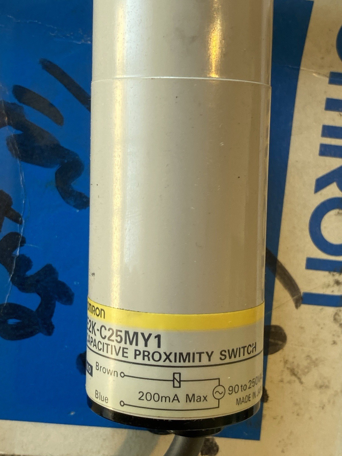 OMRON E2K-C25MY1-US Capacitive Proximity Switch