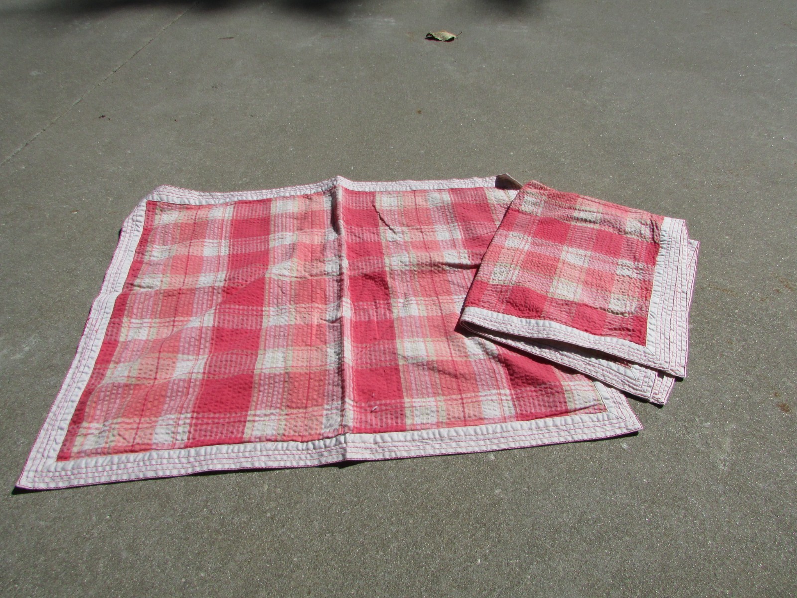 Set 2 Villager Liz Claiborne Pink Tan White Plaid Seersucker Cotton Pillow Shams