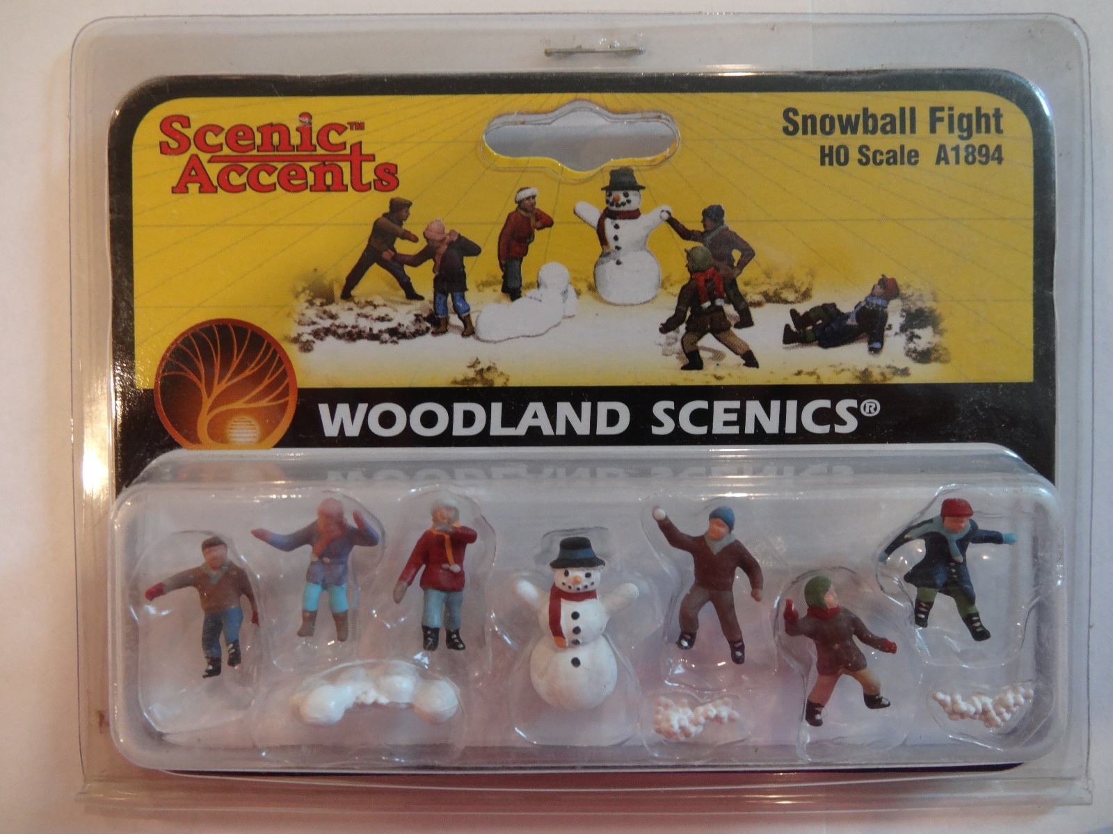 Woodland Scenics HO #1894  -  Snowball Fight