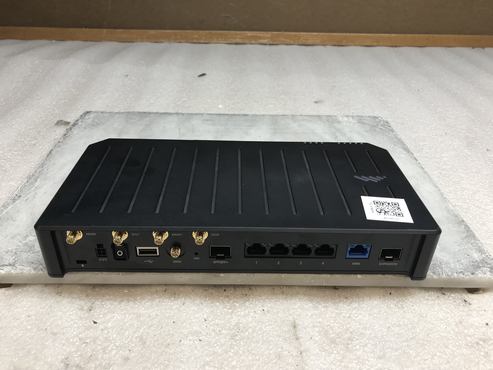 Cradlepoint E300-C18B Series Enterprise Router E300 No Antennas