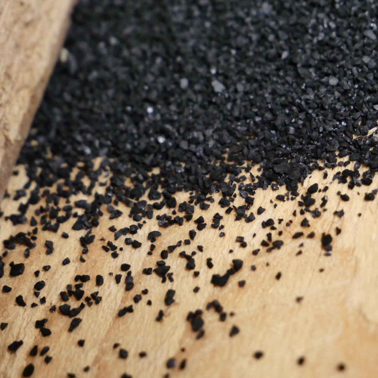 Activated Stone/Charcoal Carbon Granules - 0.4-0.85 mm / 1.7 L / 1.5 lb