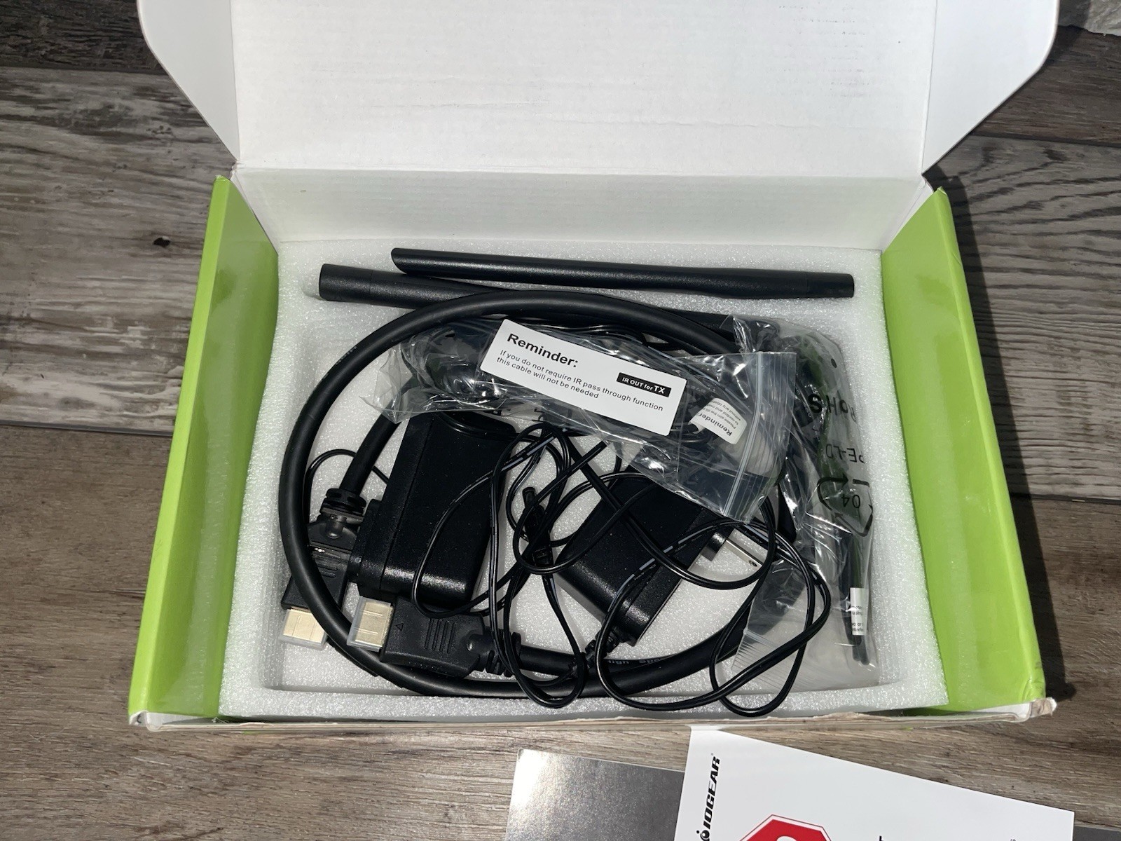IOGEAR Wireless HDMI TV Connection Kit (Model GWHDKIT11). Good Condition!