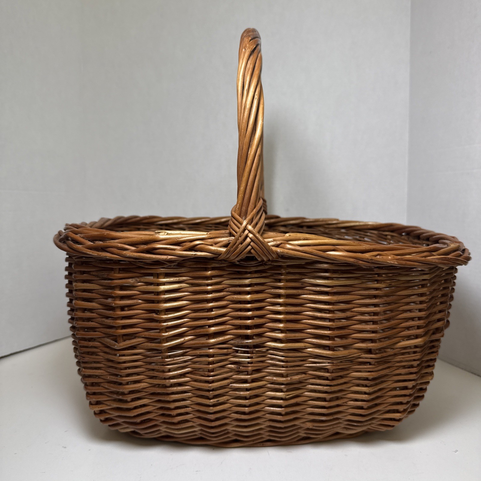 VTG. BASKET 15 X 15 X 12 Beautiful
