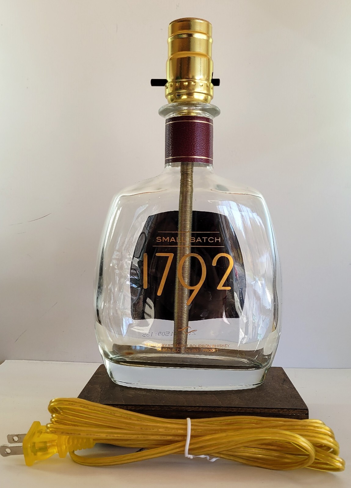1792 Whiskey Table Desk LAMP Bar Lounge Game Room Liquor Bottle Party Decor