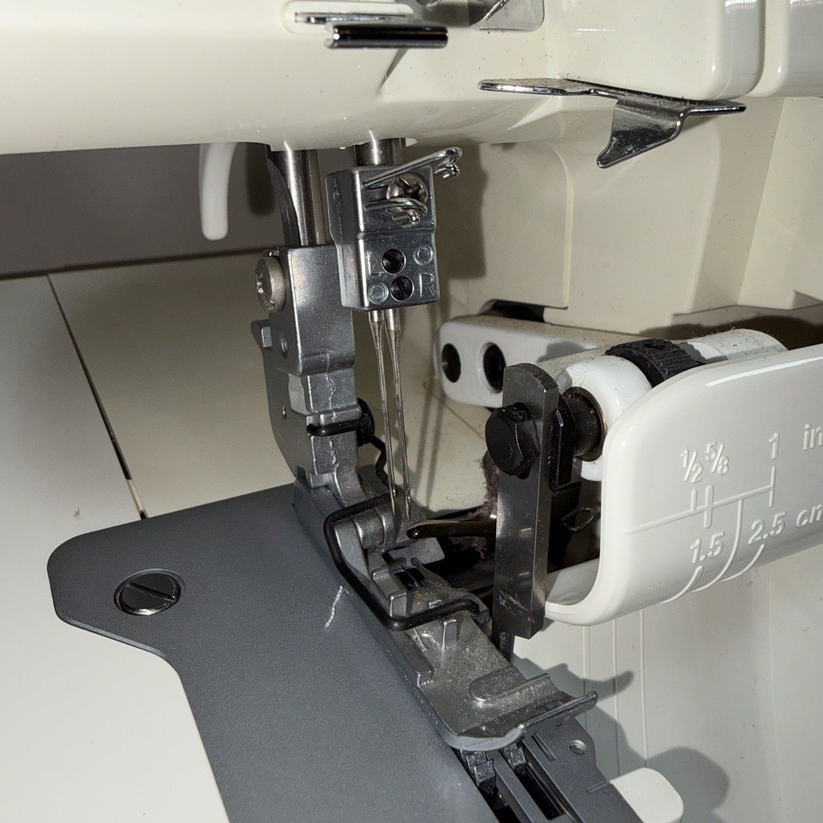 Bernina 700D Overlocker Serger Sewing Machine - Tested & Working