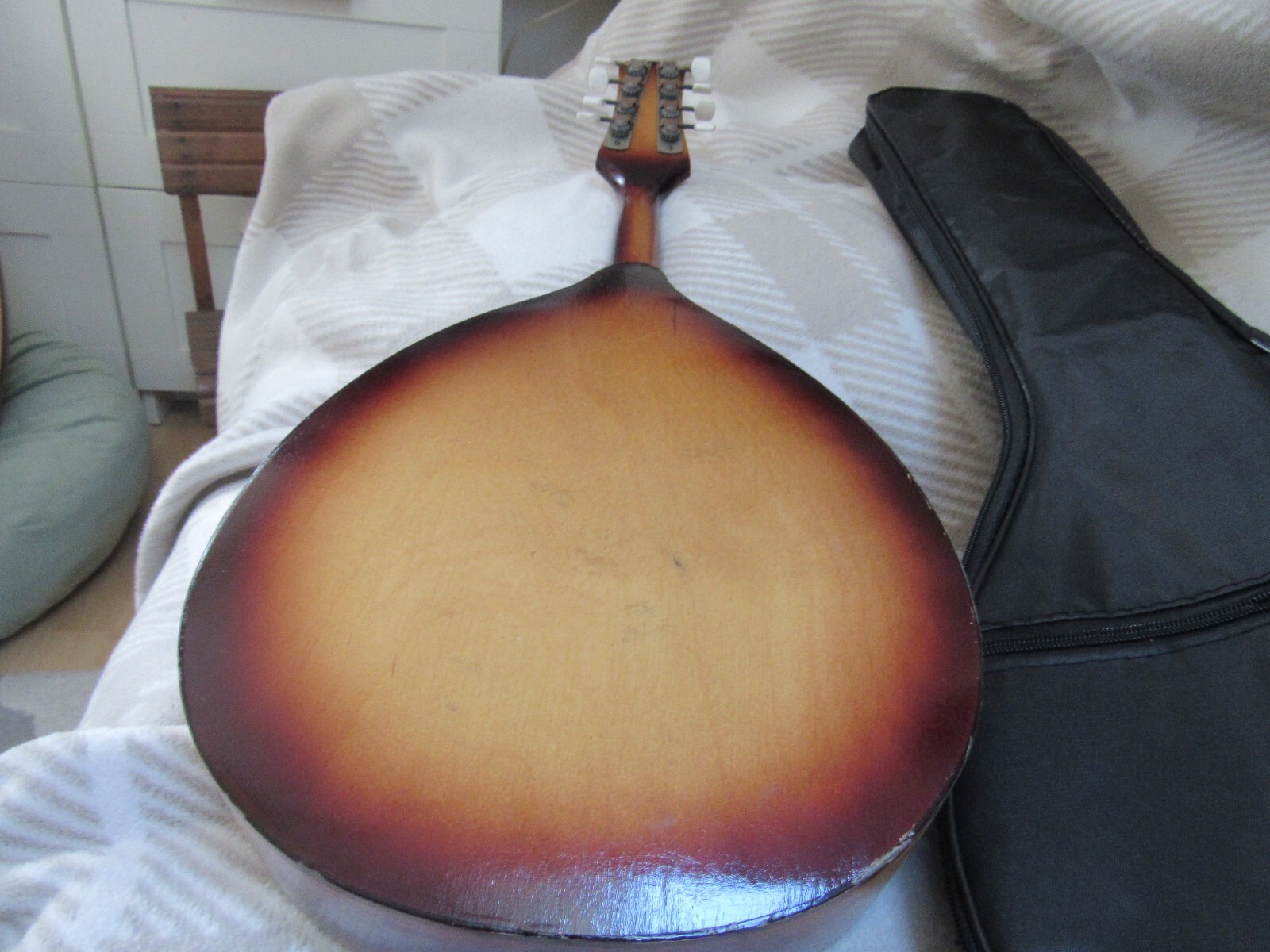 MANDOLINO