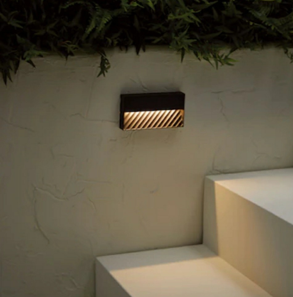 Harbor Breeze 12-Watt Low Voltage LED Deck Light - Matte Black - 4108908