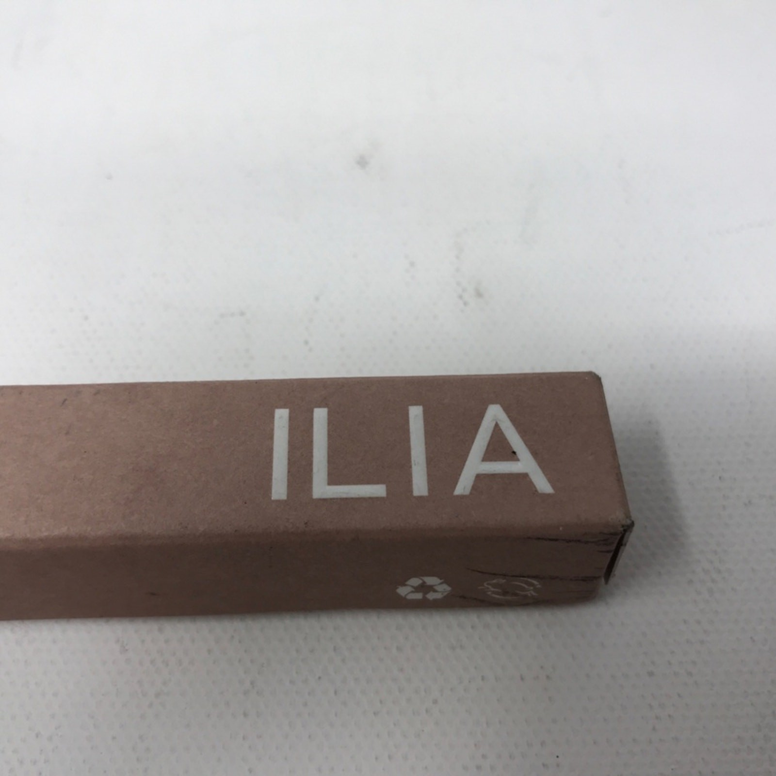 ILIA Flat Tapered Shadow Makeup Brush, White