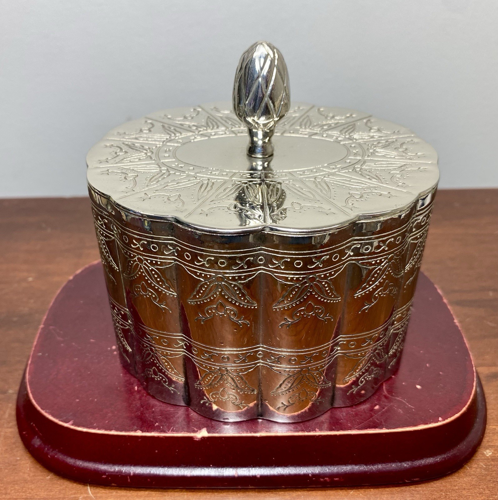 Vtg International Silver Co. Silver Plated Red Lined Oval Trinket Jewelry Box
