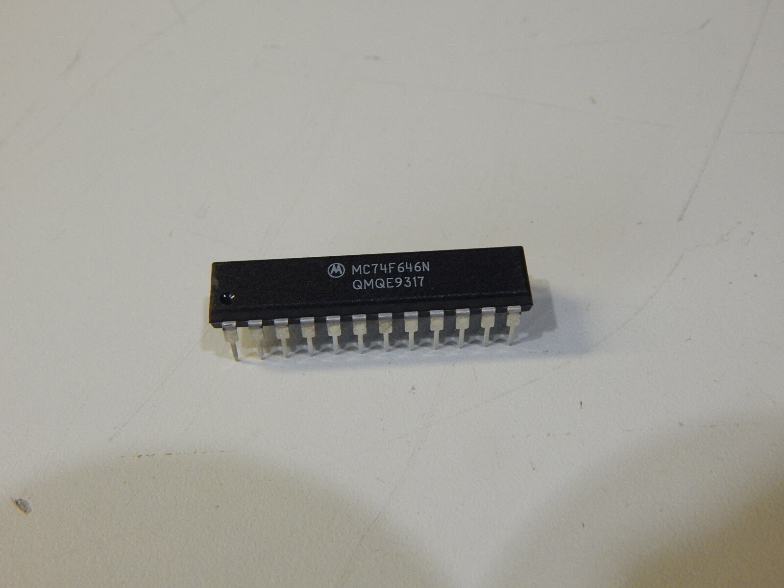 MOTOROLA MC74F646N OCTAL TRANSCEIVER/REGISTER 24 PIN DIP IC - USA FAST SHIPPING