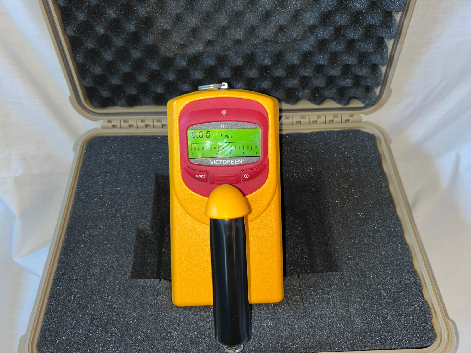 Fluke 451B-RYR Survey Meter Ion Radiation Detector mR/h + Case NICE Used in Lab