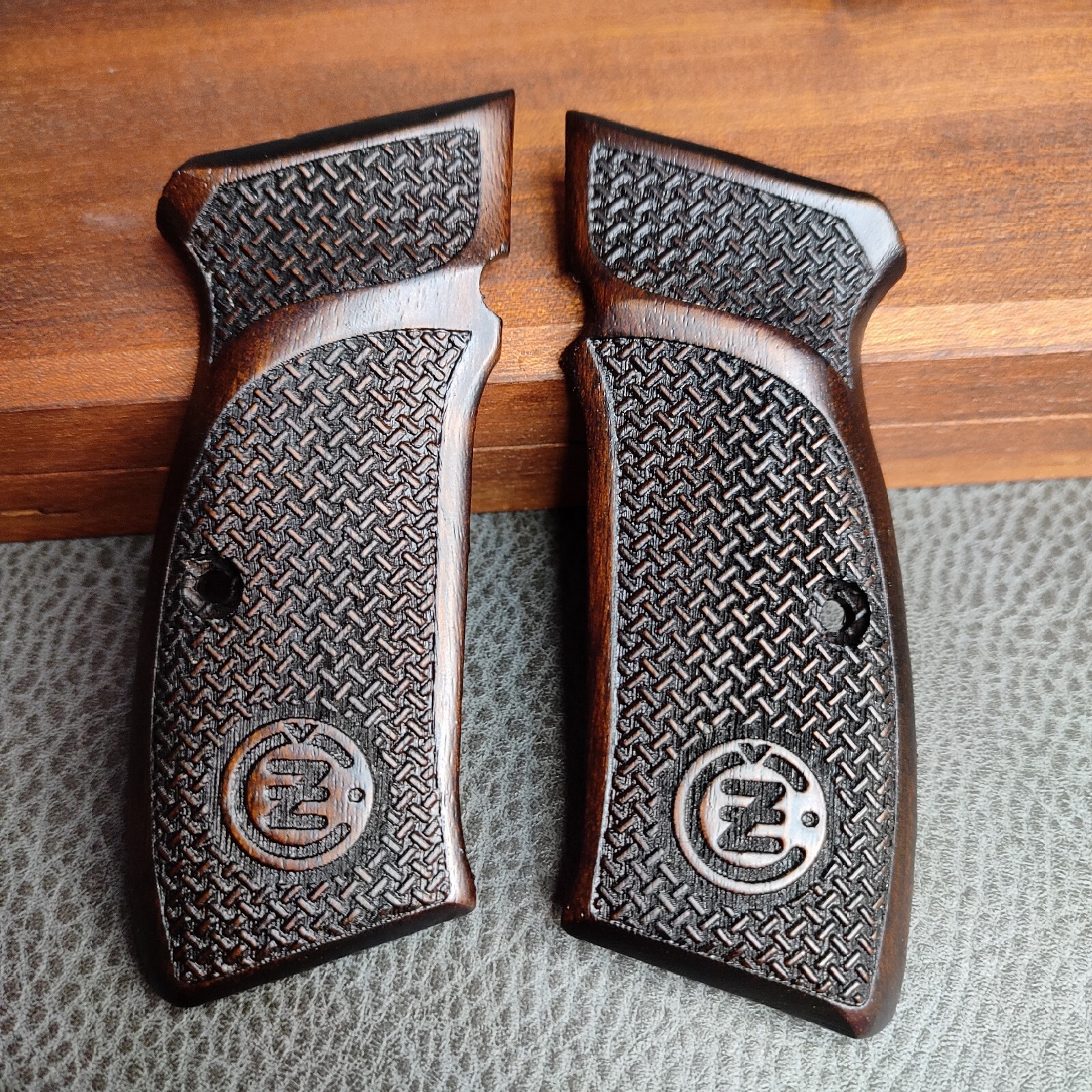 CZ 75 75B Grips SET NEW TURKISH WALNUT WOOD GRIPS HAND MADE NICE CHECKEREDN