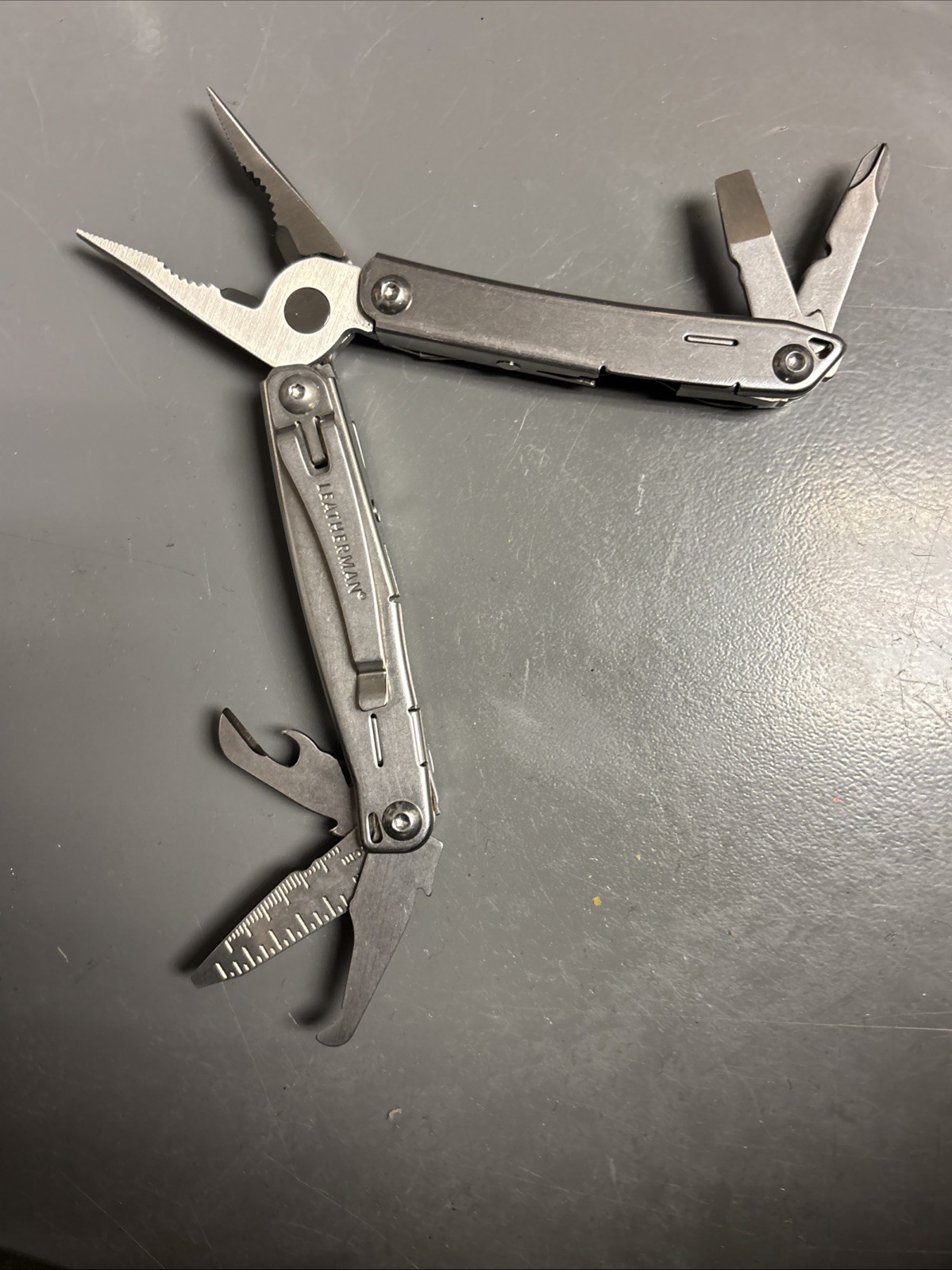 LEATHERMAN MULTI TOOL - WINGMAN