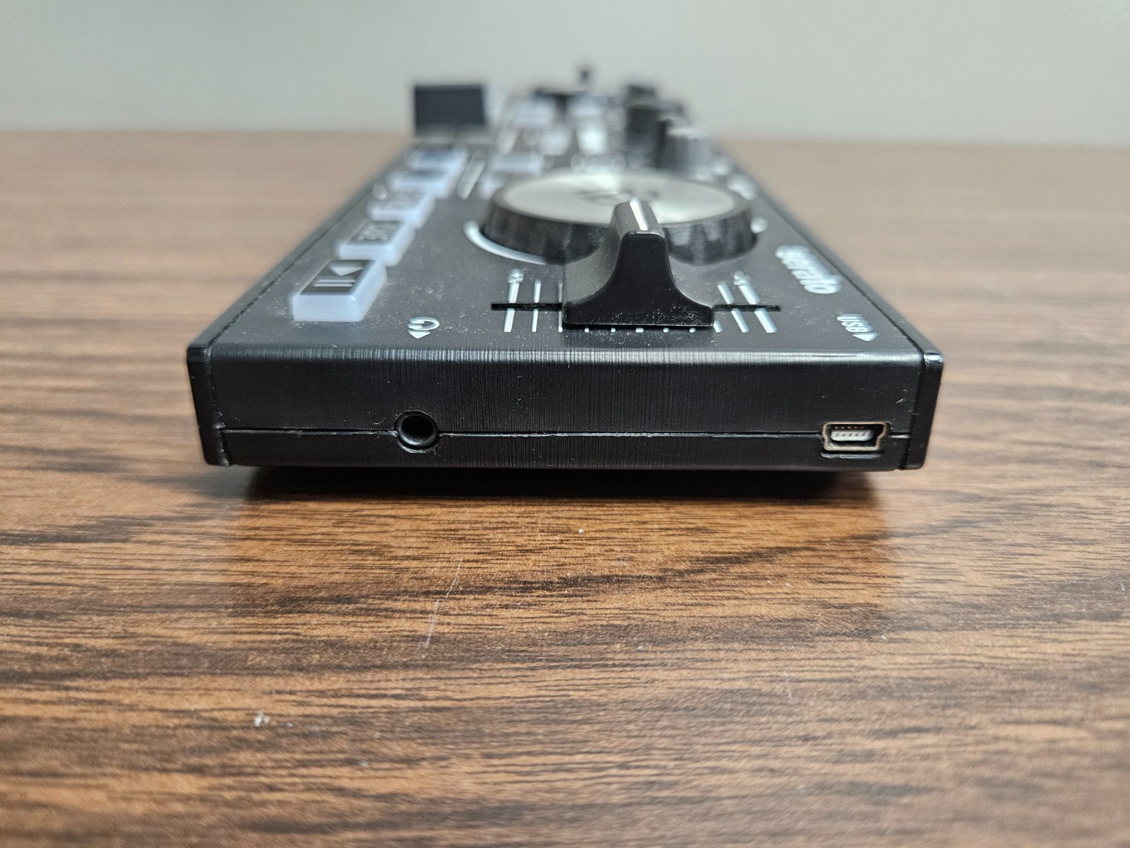 Numark DJ2GO2 Touch Pocket DJ Controller for Serato