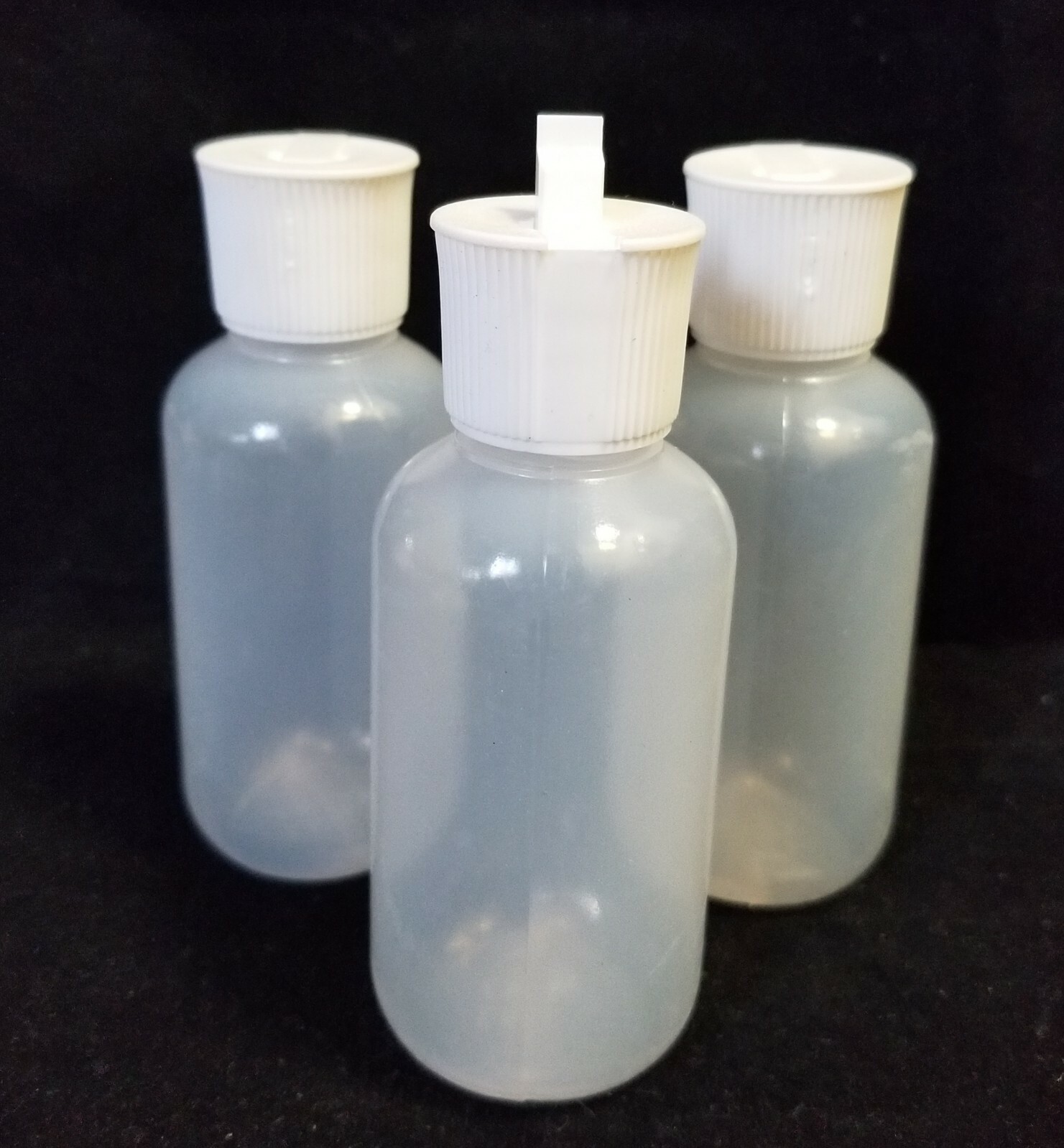 25 Pack 2 oz. Boston Round Plastic Squeeze Bottle With Flip Top Lids NEW
