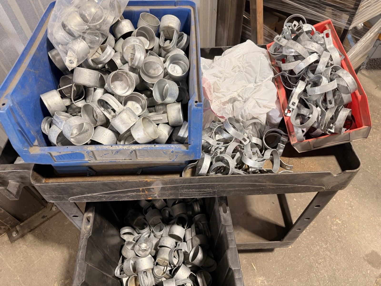 Galvanized Steel Chain Link Fence Post Clamps and caps  for Chain Link Fencing
