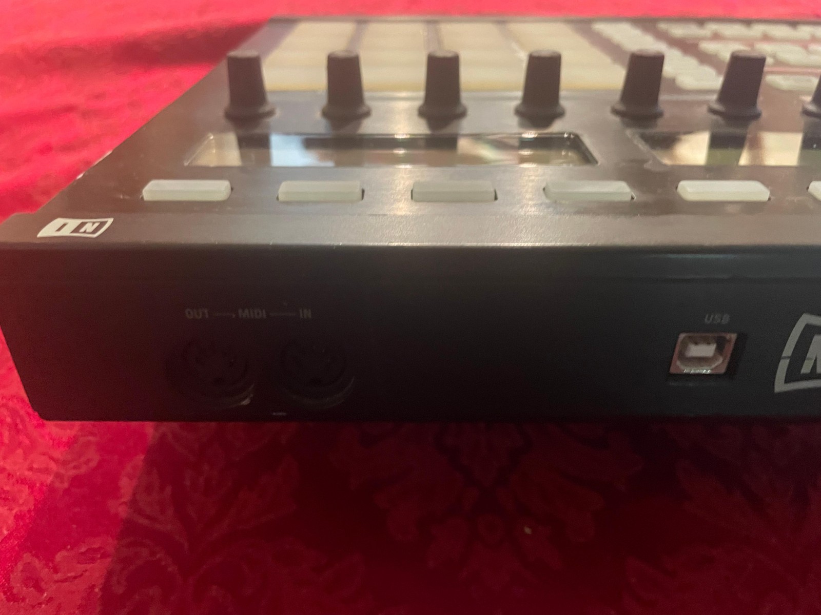 NI Maschine MK1 Drum Machine Pad Controller - Tested Powers Up Unit Only