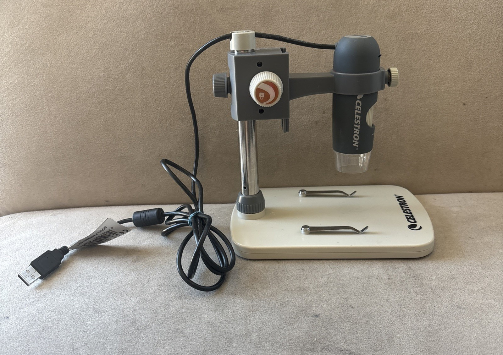 Celestron 44302 Digital USB Microscope 20x-200x Upright w/ Stand Capture Pro