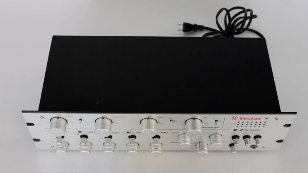 Vestax R-2 DJ Mixer [Powerful Tone Control]