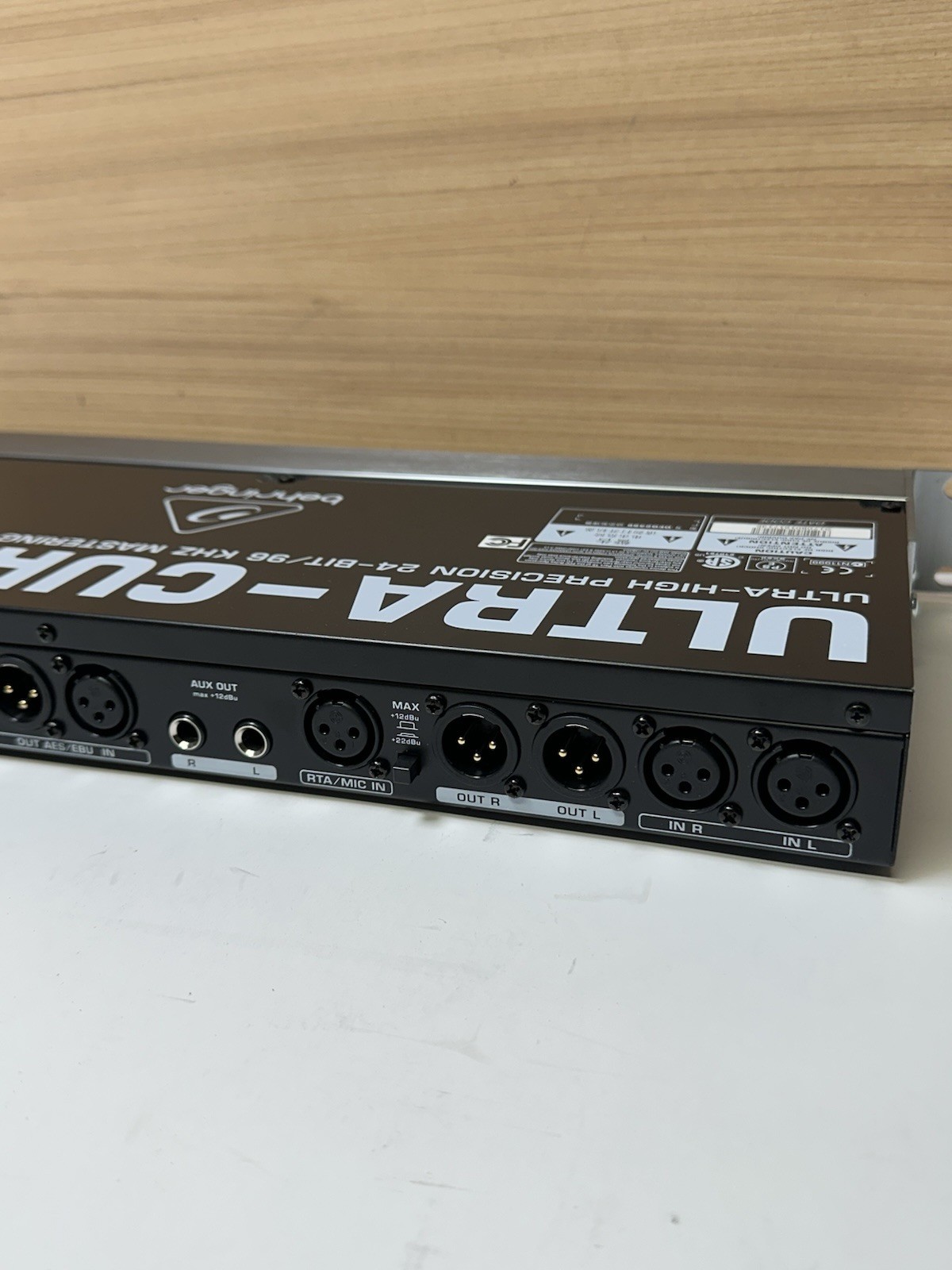 BEHRINGER ULTRA CURVE PRO DEQ2496 2-CHANNEL EQUALIZER & MASTERING PROCESSOR