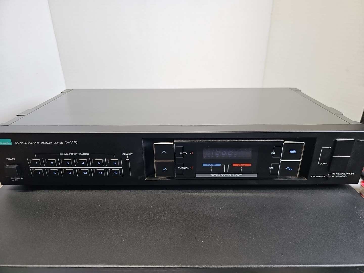 Vintage Sansui T-700 Quartz PLL Synthesizer AM/FM Stereo Tuner Tested WorksJAPAN