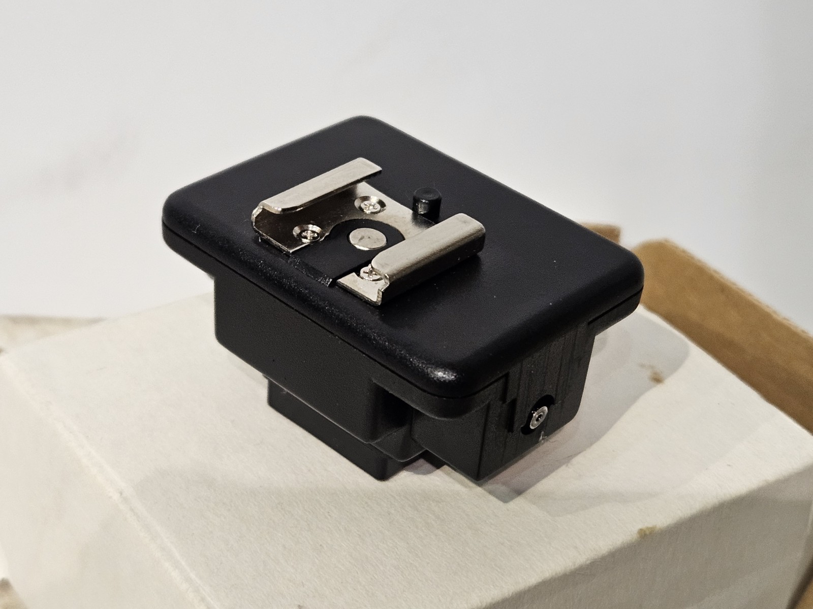 Hot Shoe Adapter for Sony Alpha A, Minolta Maxxum/Dynax to Standard ISO Hot Shoe