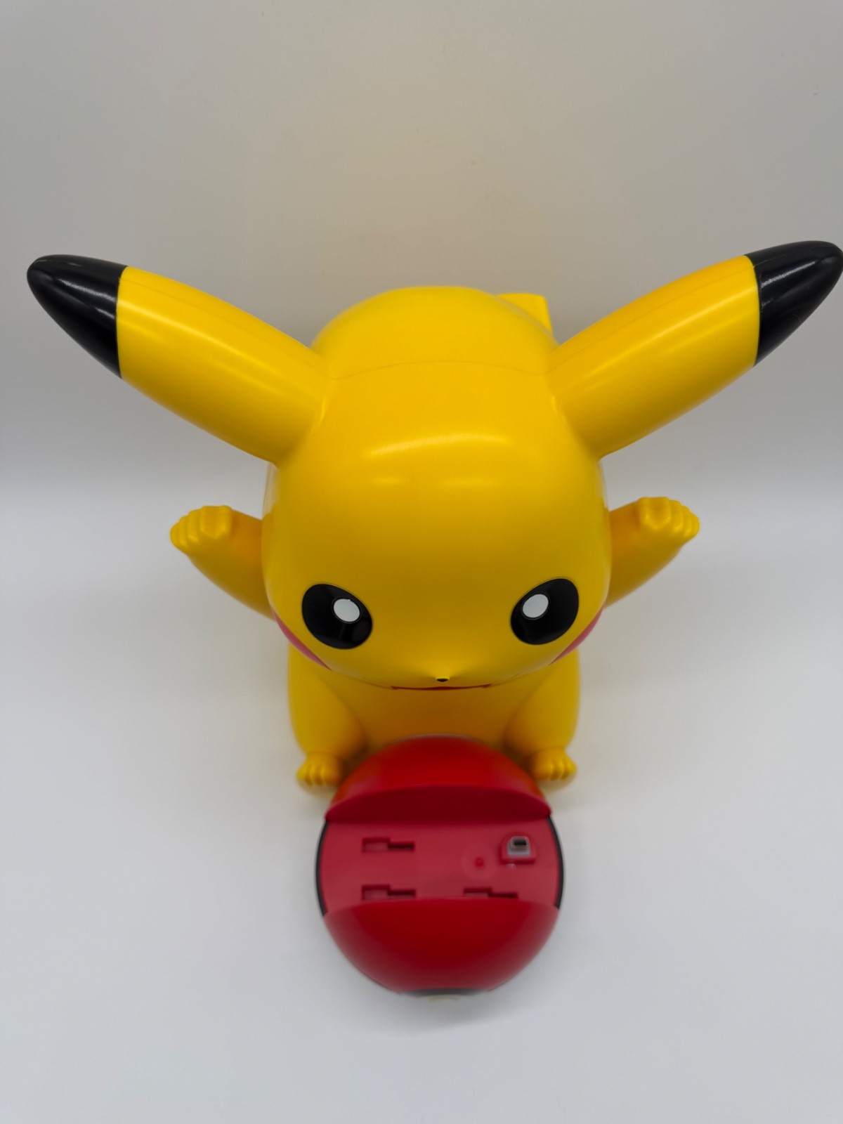Pokémon Nintendo DSi Pikachu Charge Stand
