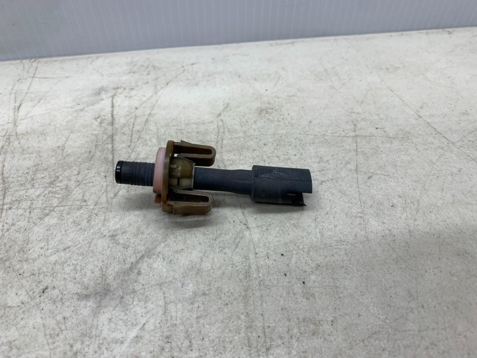 2005-2010 JEEP GRAND CHEROKEE REMOTE START HOOD SWITCH OEM (BROKEN TAB)