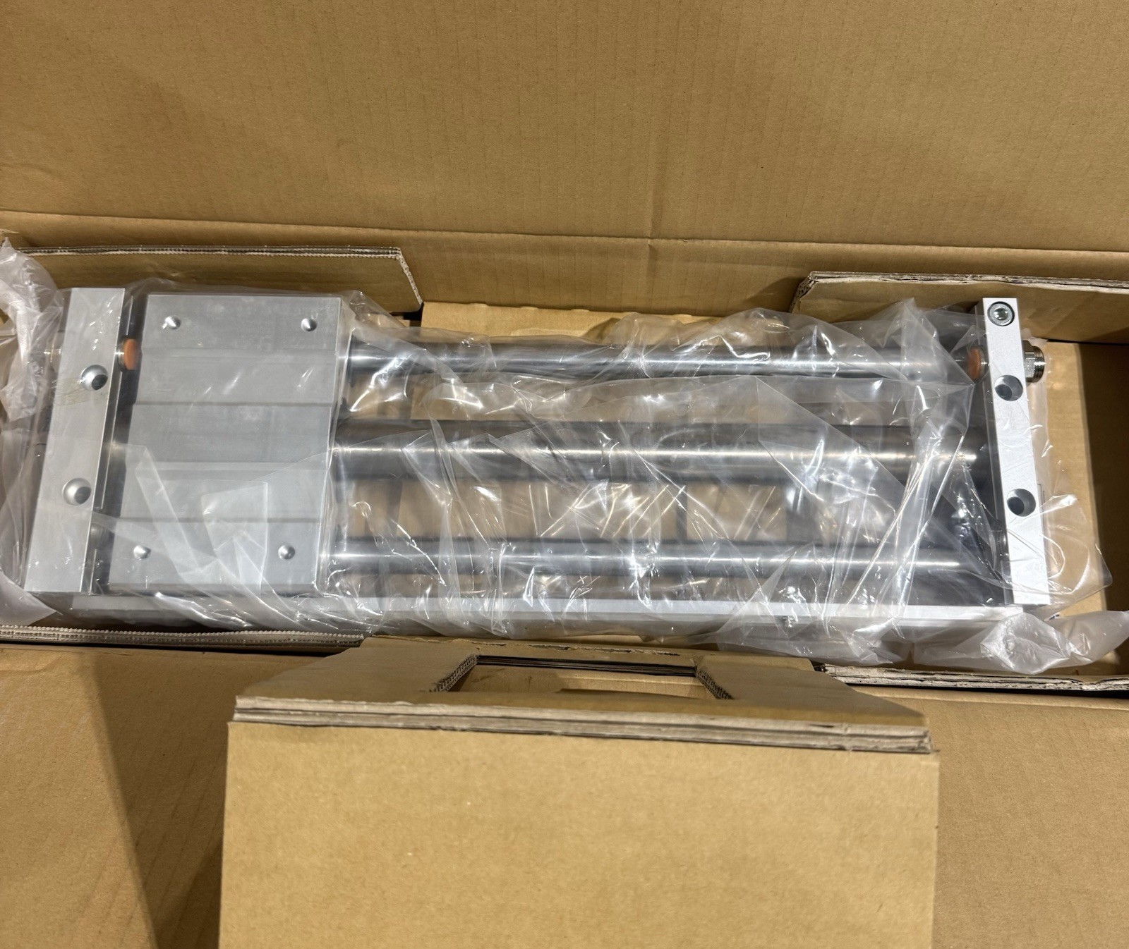 SMC CY1L32H-350 Linear Actuator Cylinder 32mm Bore / 350mm Stroke *NEW IN BOX*