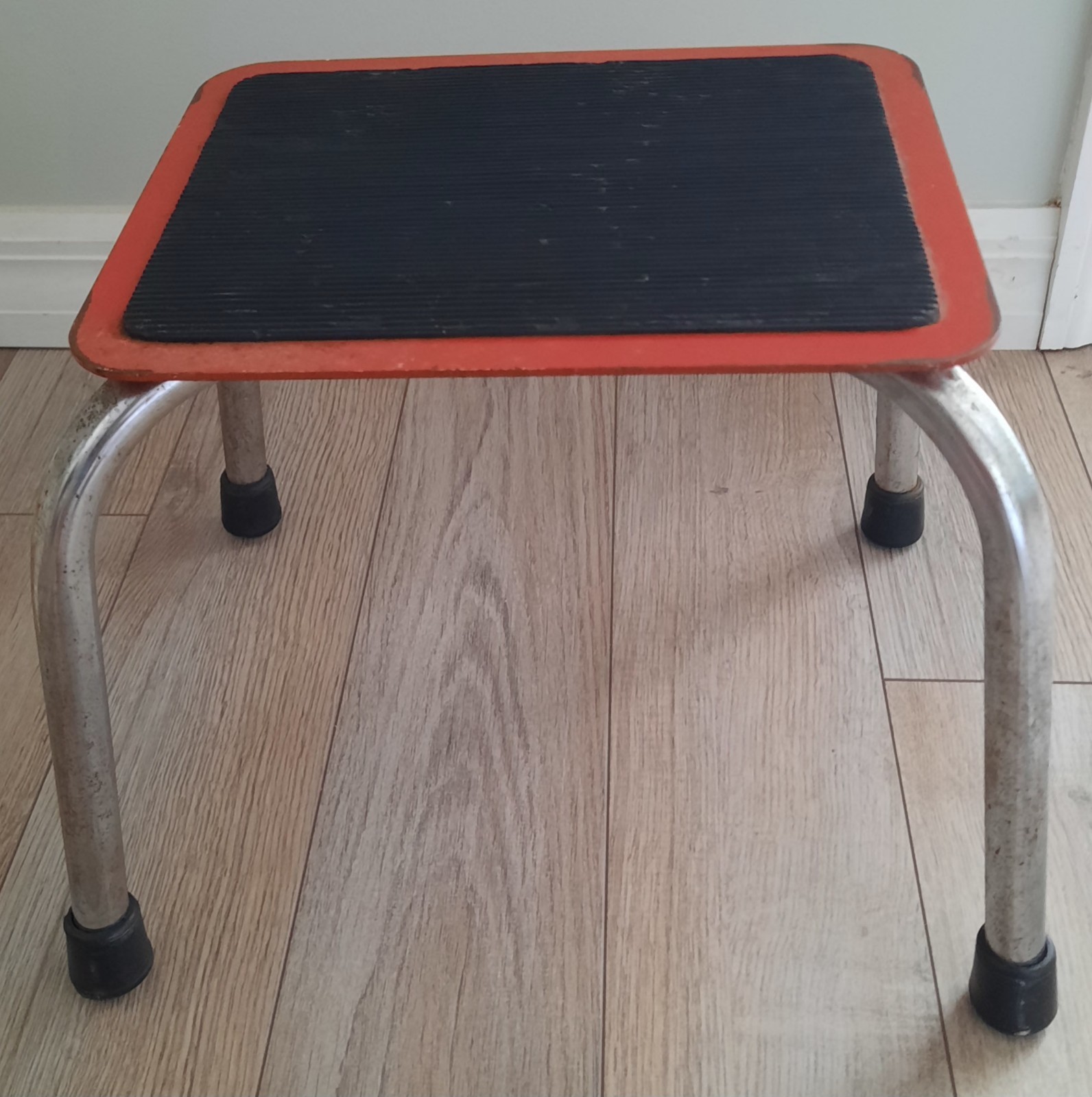 Vintage RED One Step Stool 10"x 12" Mid Century Retro Chrome Legs Eclipse