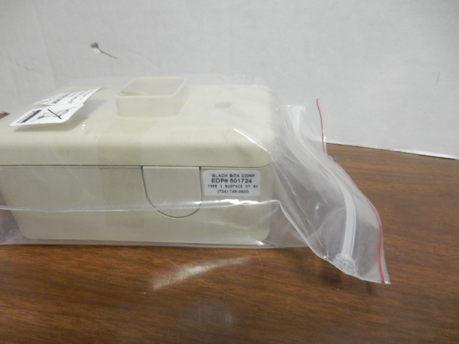 BLACK BOX MODEL 501724 TYPE 1 SURFACE-MOUNT BOX