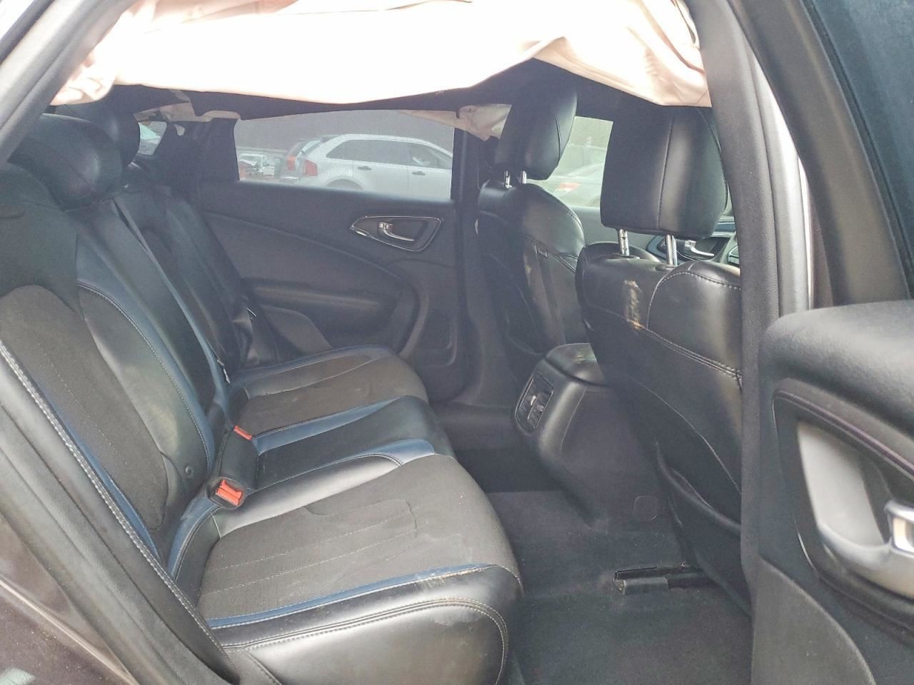 200 2016 Glove Box 5029939