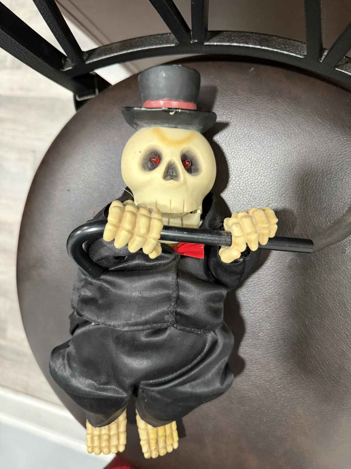 Vintage Gemmy Animated Singing Skeleton Putting on the Ritz Seated Halloween