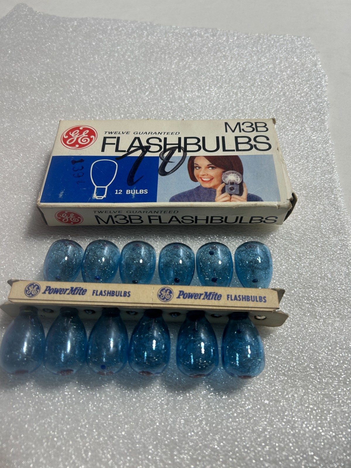 GE General Electric 2B Flashbulb 12 New Bulbs Box  Camera Flashbulbs
