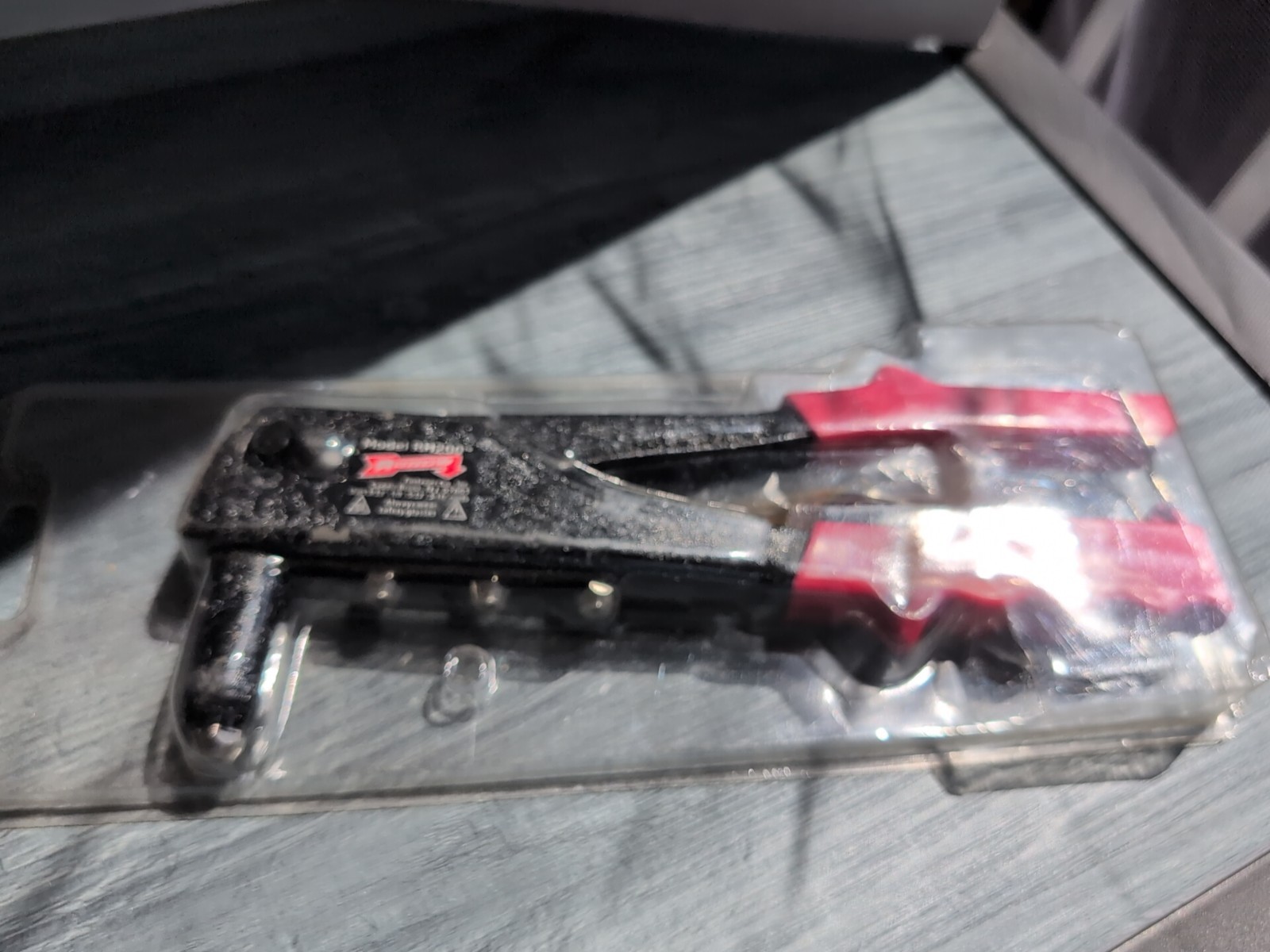 ARROW - HEAVY DUTY RIVET GUN - Model RH200 With Tool - 3/32", 1/8", 5/32", 3/16"