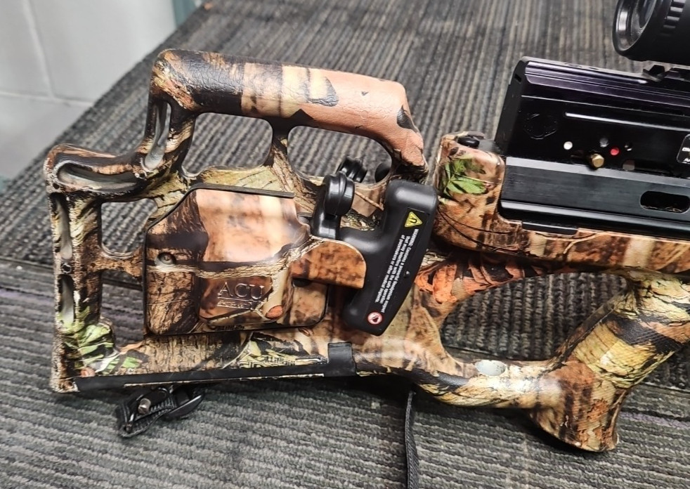 TenPoint Stealth SS Crossbow with Scope, Quiver, 7 Arrows, Soft & Hard Cases